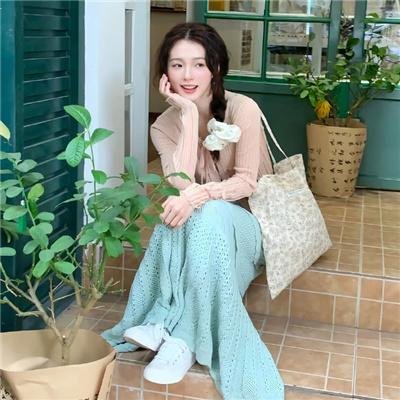 露滴桃花日夜春